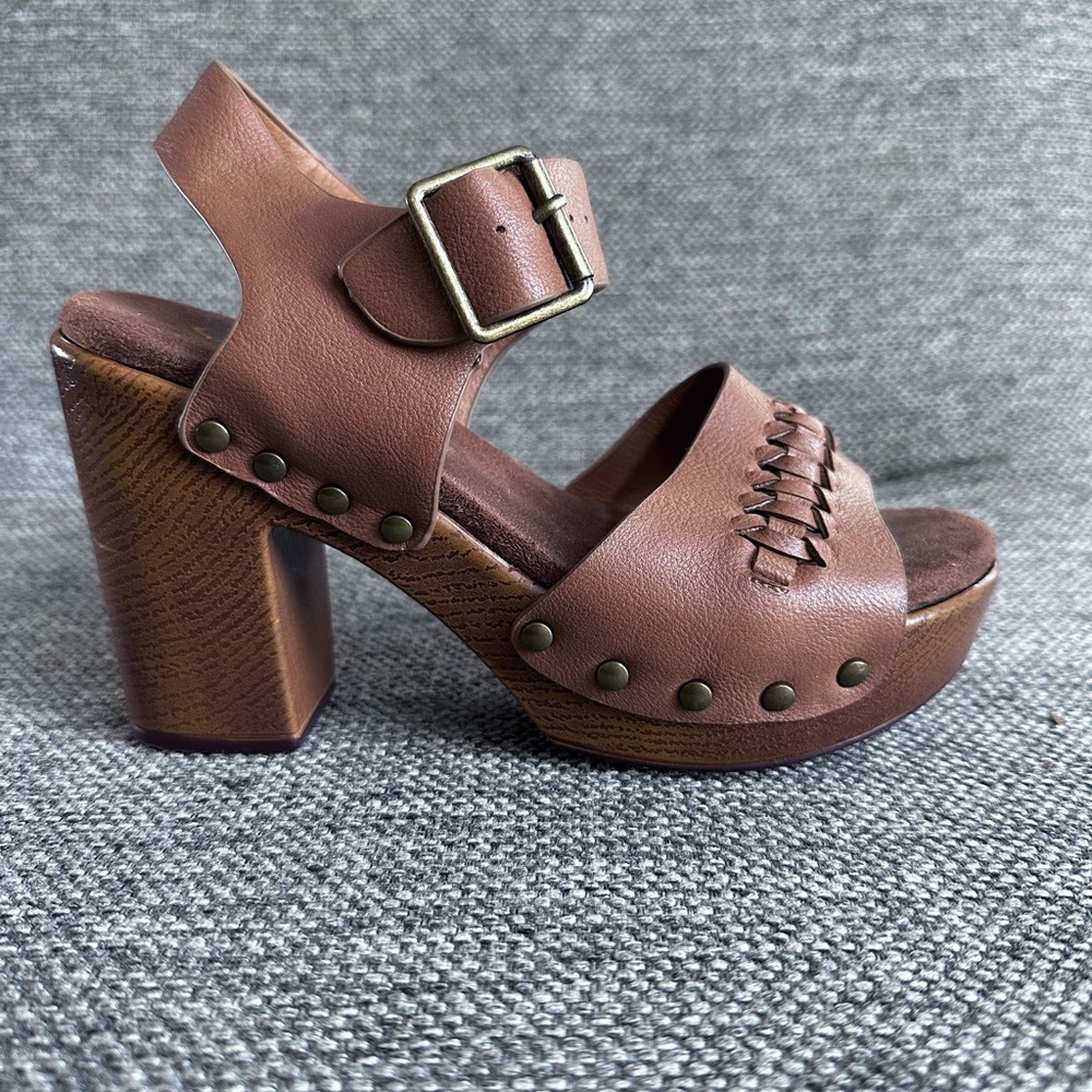 Cliffs by WHITE MOUNTAIN Brown Platform Heels